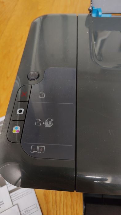 Hp Deskjet ink advantage 2060. Nie w pełni sprawna.