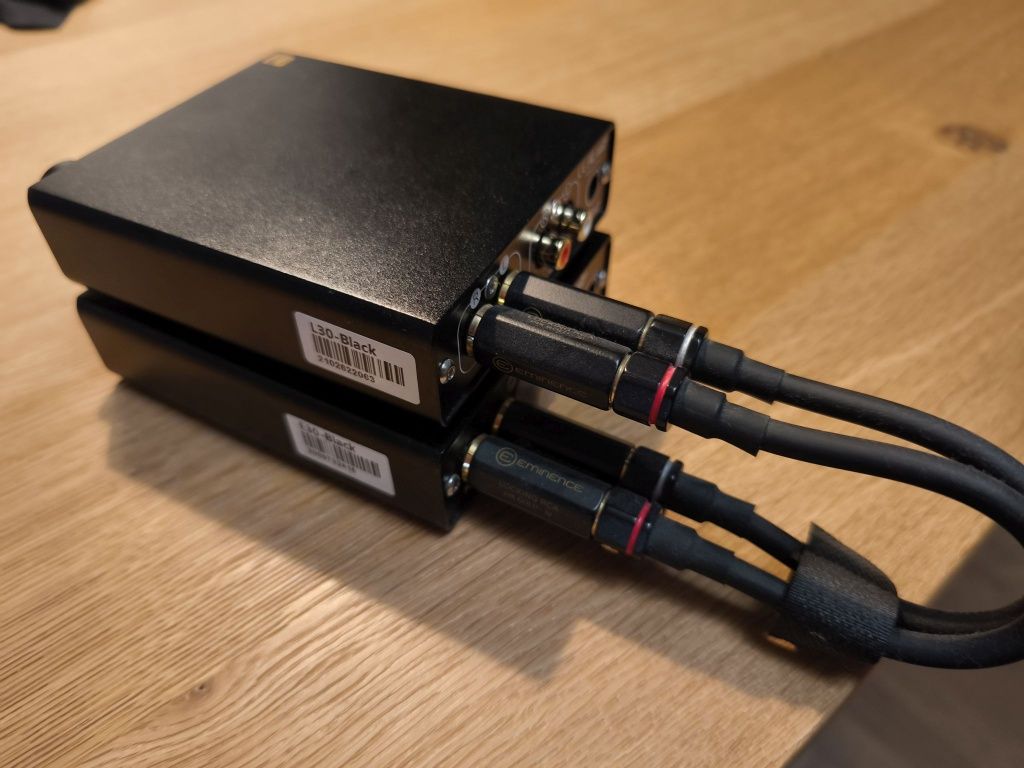 DAC+Aplificador Topping E30+L30 com cabos RCA e rack