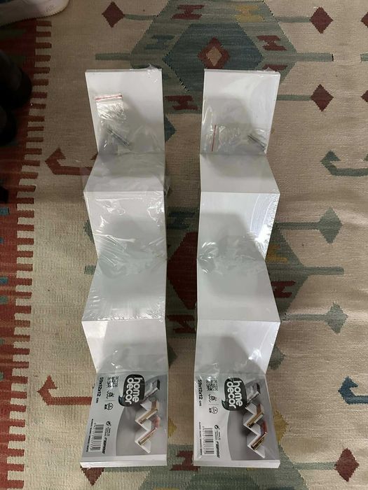 estantes novas em madeira