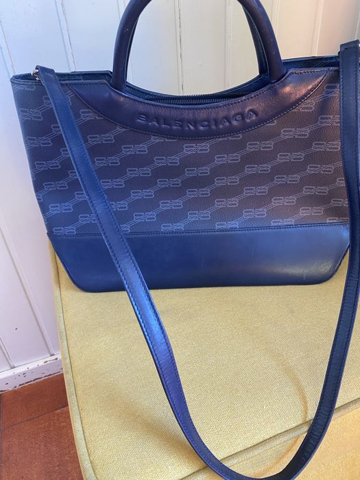 Mala Balenciaga em cor azul