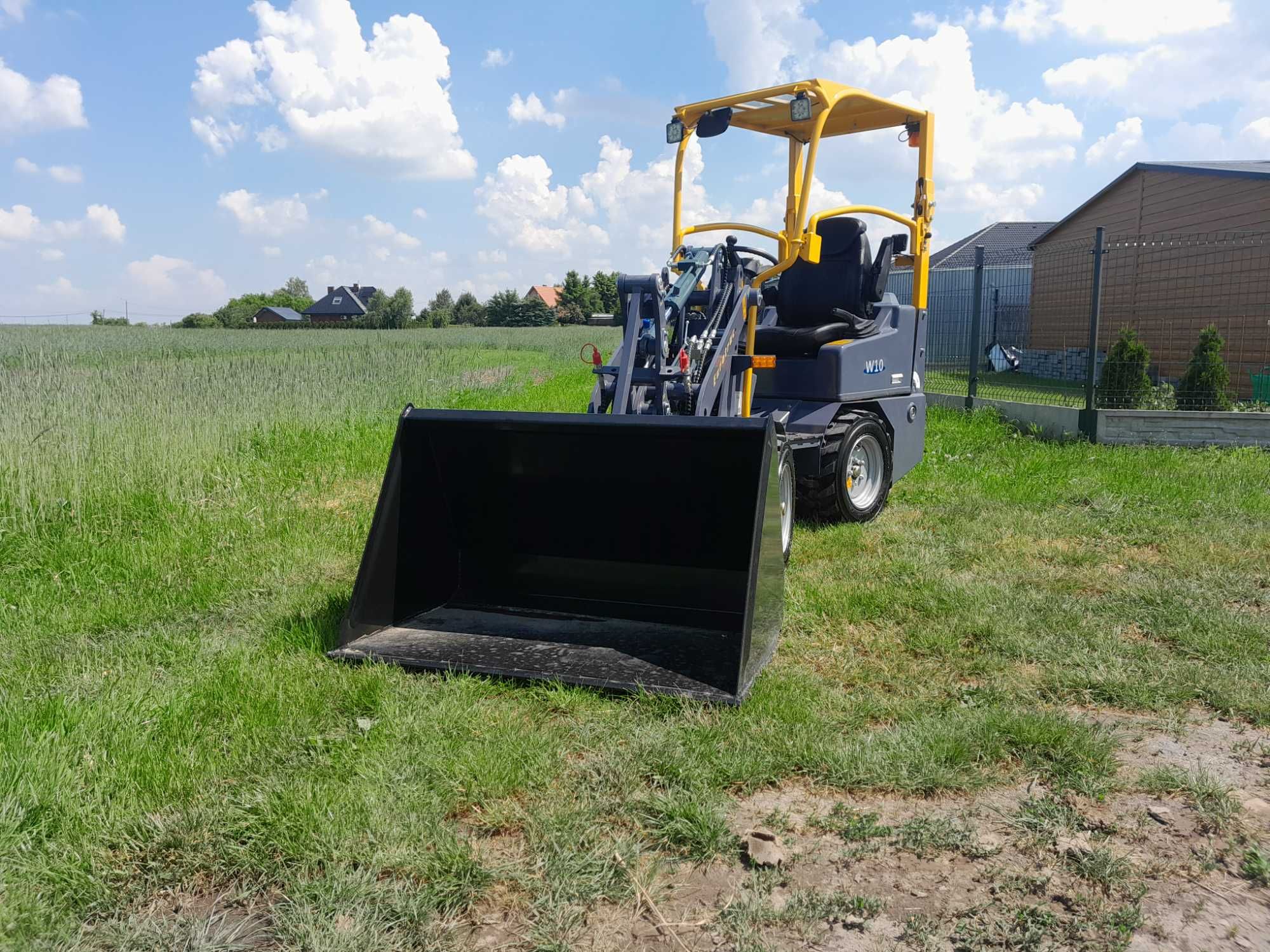 Wąska i zwrotna ładowarka EUROTRAC W10 I KUBOTA 22KM I Nowa 2025