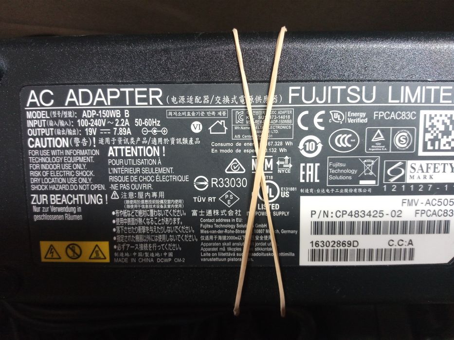 Електрошрот Fujitsu Asus 150W блок живлення оригінал 19V 7.89A 5.5x2.5