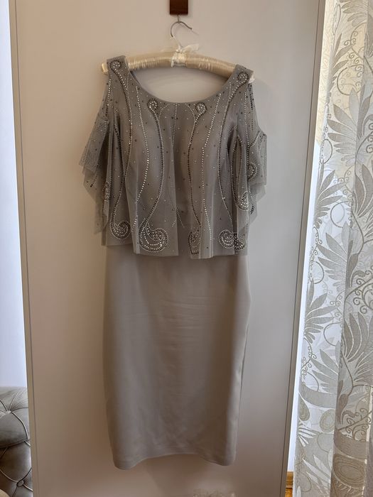 Жіноча вечірня сукня