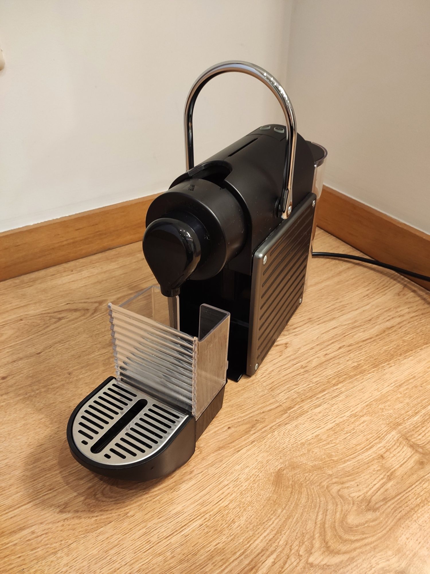 Máquina de Café Nespresso Pixie Titan C61 - Avariada