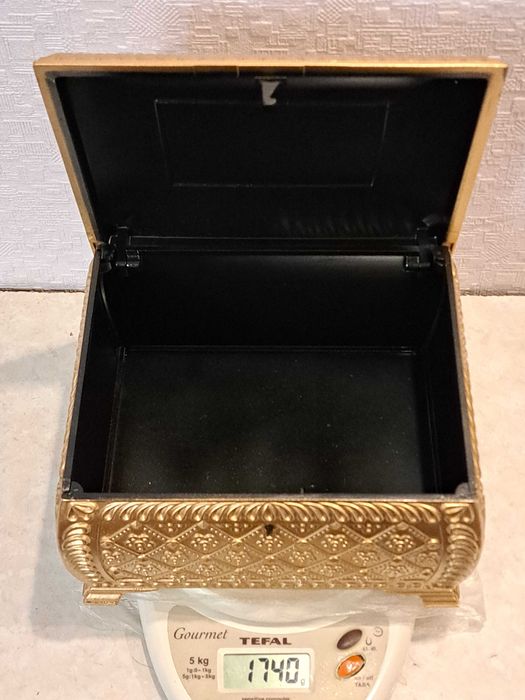 На подарок - Бронзовая шкатулка, ларец СССР  - сплав.