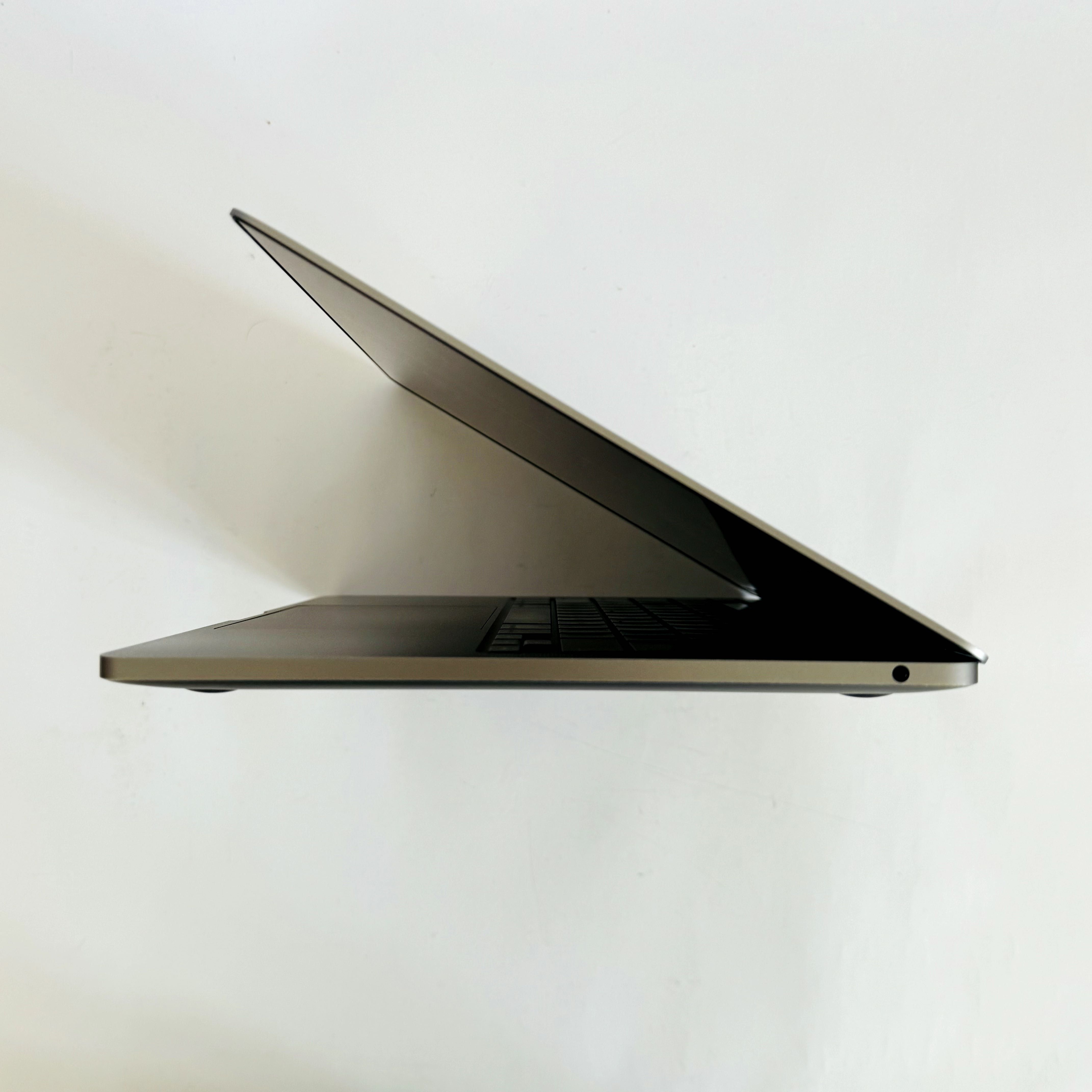 MacBook Pro 13" 2022 M2 Space Gray 8GB 256GB SSD