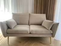 sofa 2-osobowa ELIO BEŻOWY AKSAMIT złote nóżki