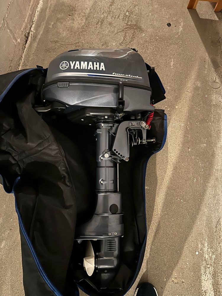 Silnik zaburtowy yammaha 4 km/Bak12/linia Yamaha plus pokrowiec yamaha