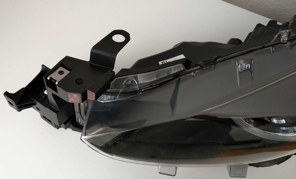 Фара LED Mazda 3 2016р + ориг, б/в, ліва OEM - BSP5-51-041J