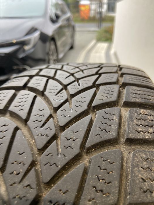 Opony zimowe 195/65R15 na stalowych felgach