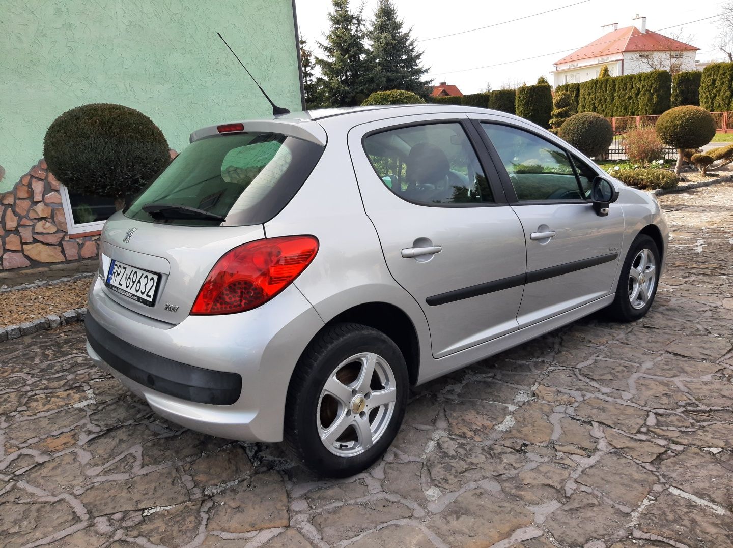 Peugeot 207 1.4 sprowadzony zarejestrowany faktura stan bardzo dobry