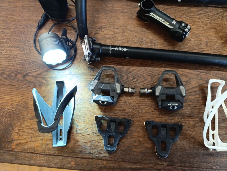 Diverso material BTT e estrada