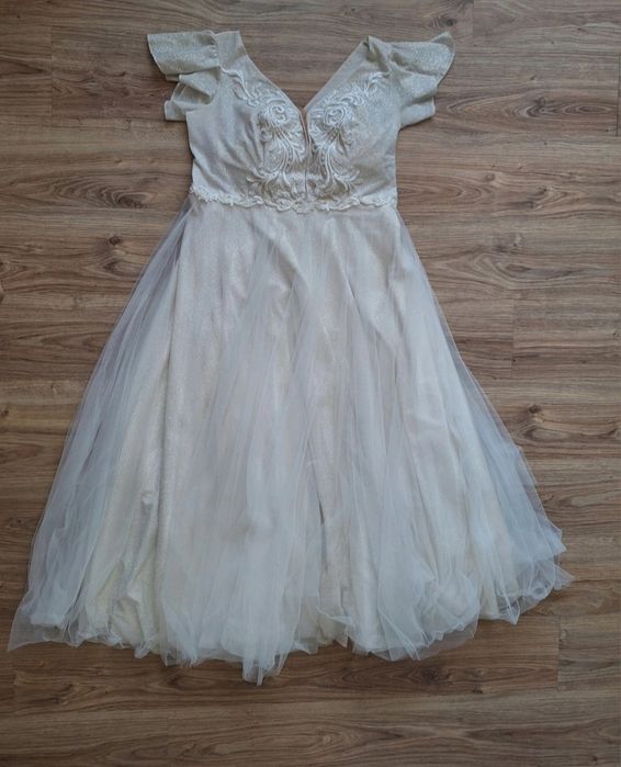 Piękna długa brokatowa błyszcząca suknia ślubna szampan