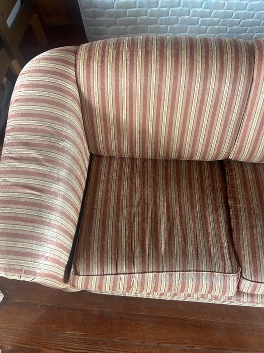 Sofá antigo mas em bom estado