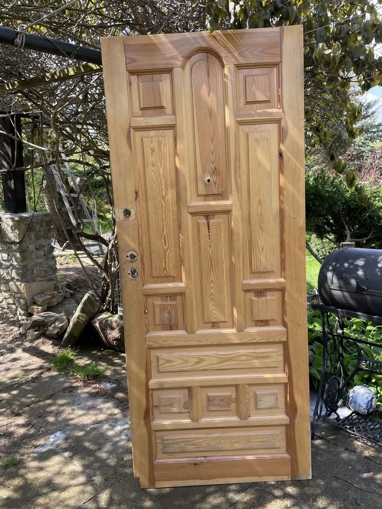 Drzwi drewniane zewnetrzne , sosnowe, pełne