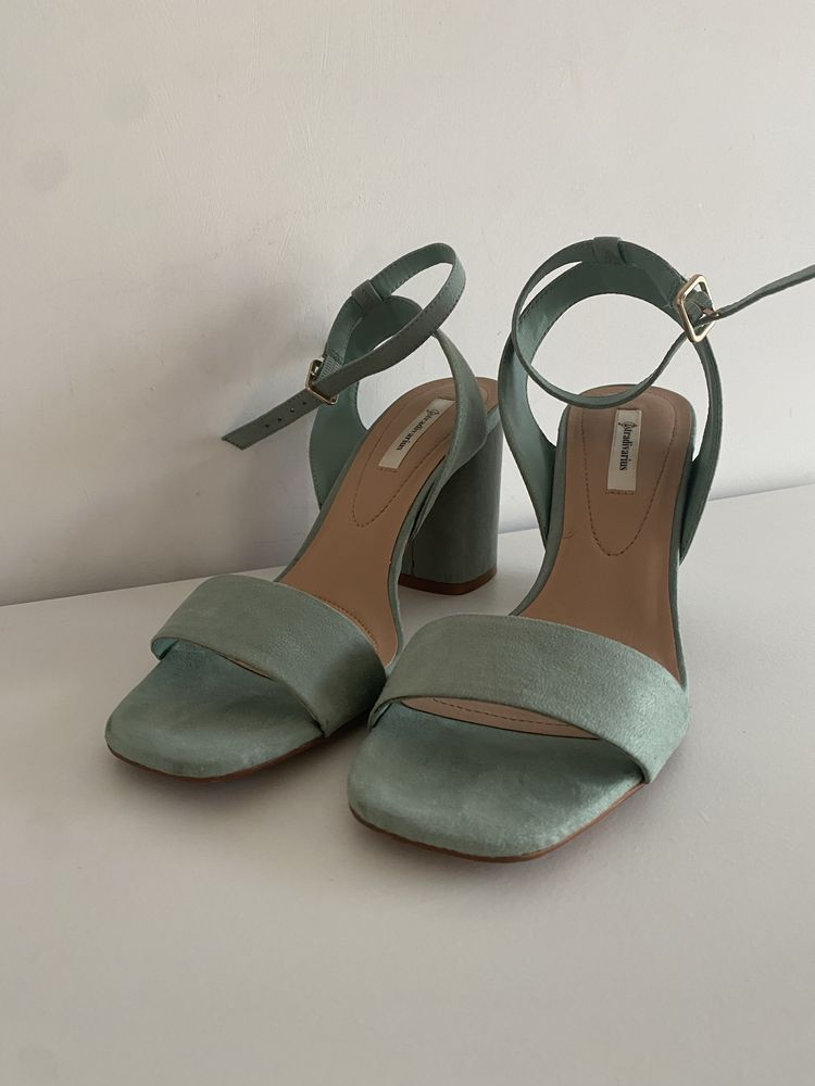 Sandália de salto alto Stradivarius em menta