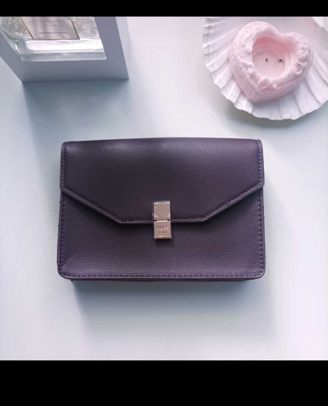 Hugo Boss elegancka mała torebka nerka