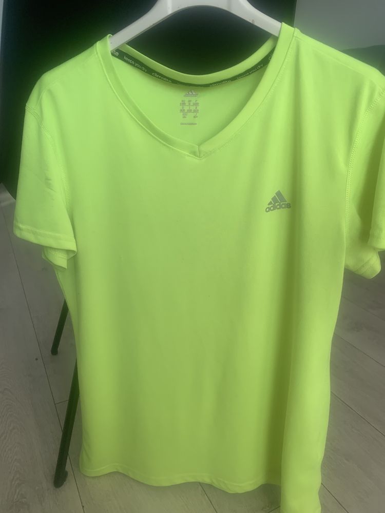 Koszulka firmy Adidas