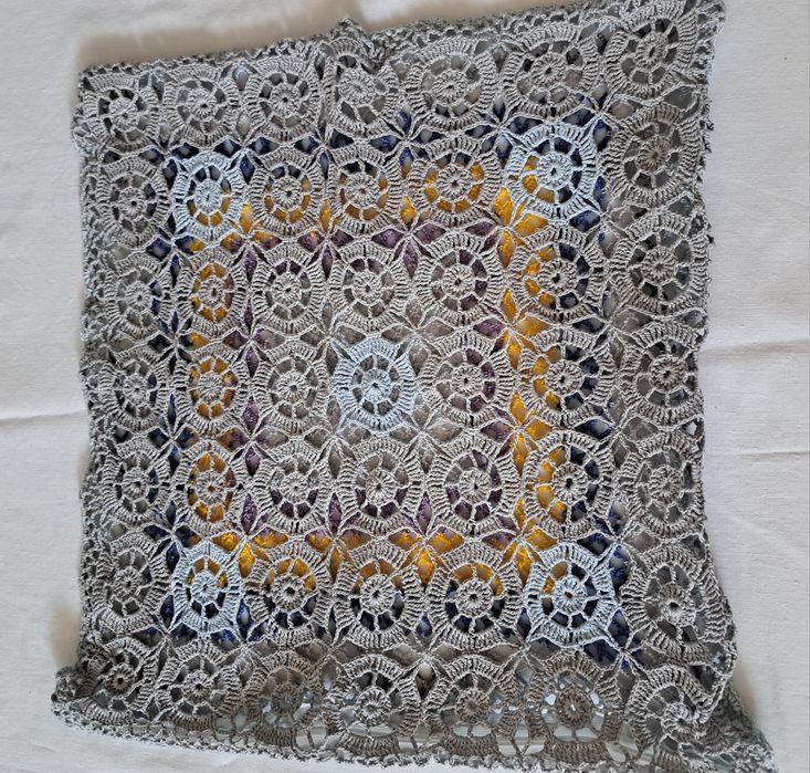 Sprzedam ręcznie robioną poduszkę na szydełku