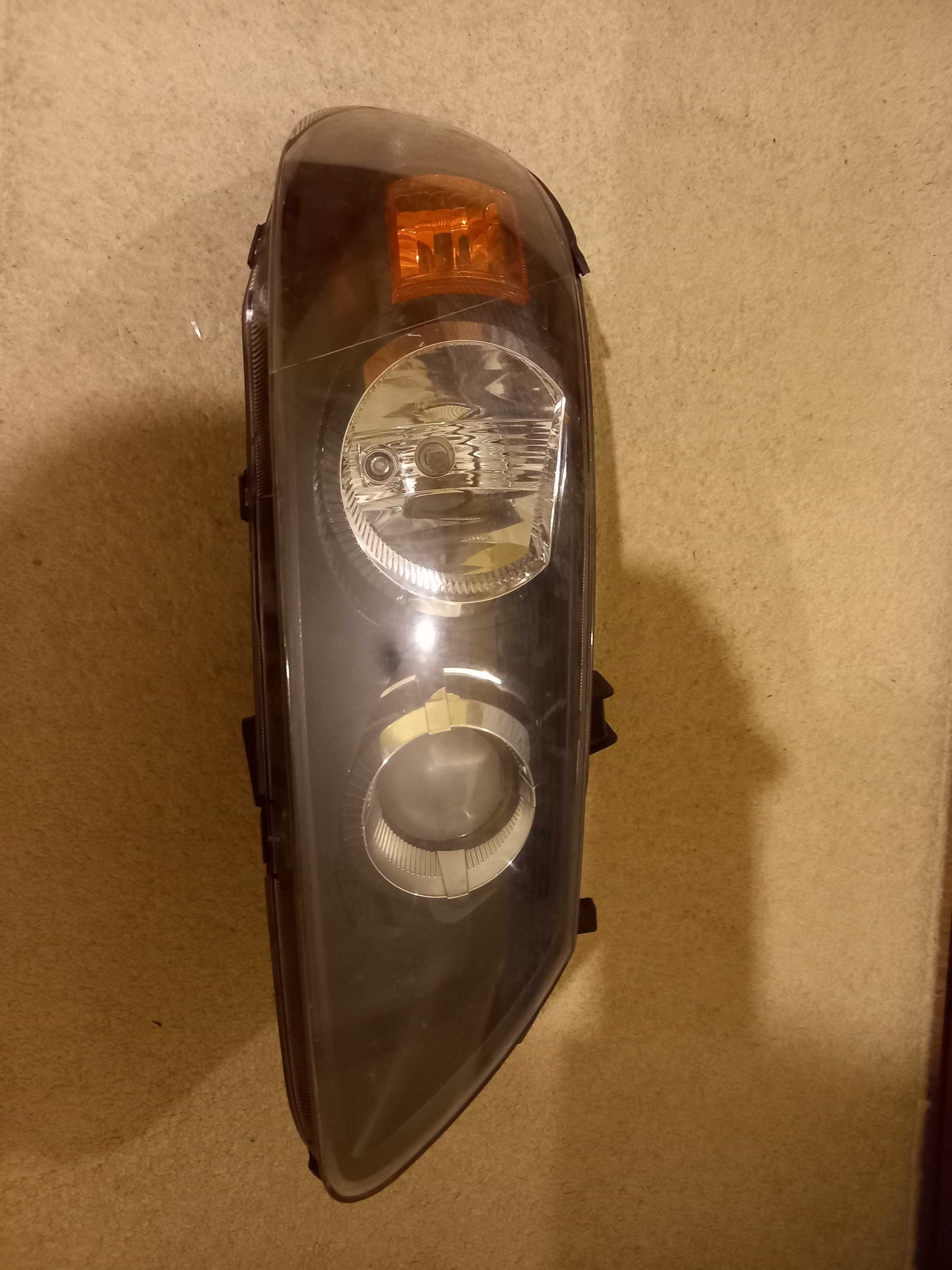 Farol dianteiro Nissan Almera 2003