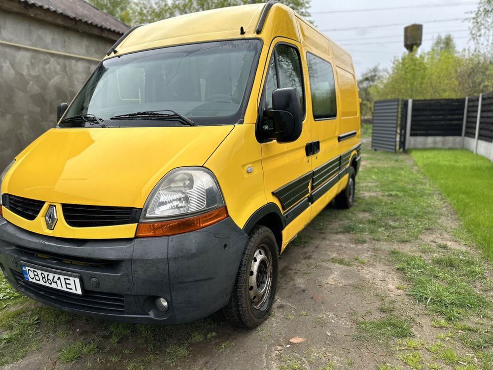 Renault master 2007 рік в гарному стані з 2х сторін двері