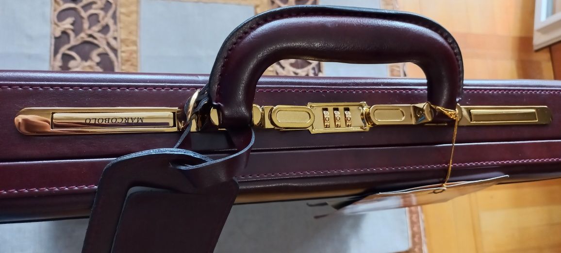 Продам кейс из натуральной кожи