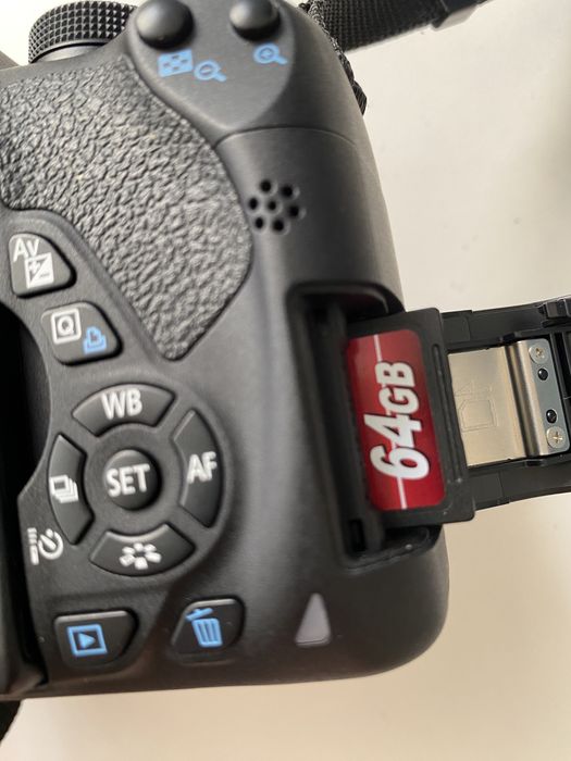 Canon 700D + 2 об’єктива, спалах, насадки, пам‘ять 64гб