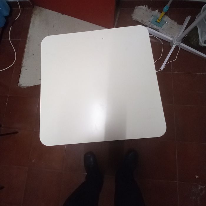 Mesa de salaem bom estado