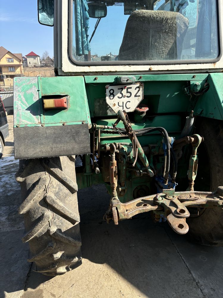 ЮМЗ 6 продаеця трактор в очені горошому стані плуг культиватор прицеп.