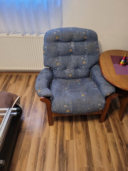Meble: sofa, fotel i szafka