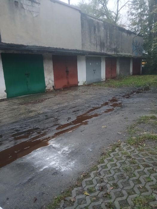 Garaż murowany z kanałem