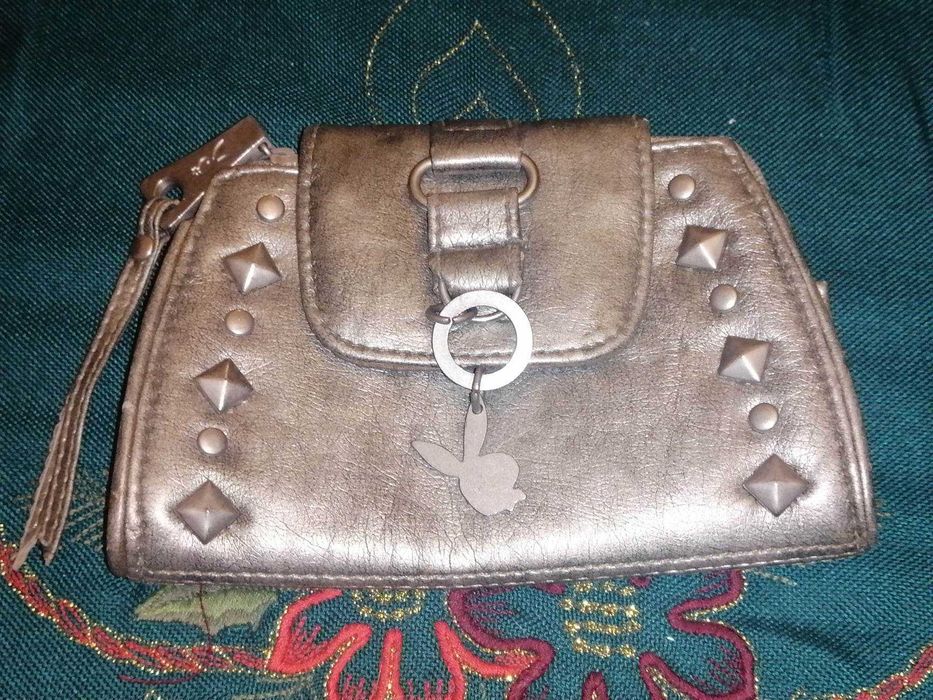 Porta moedas em prateado escuro da Playboy - como novo