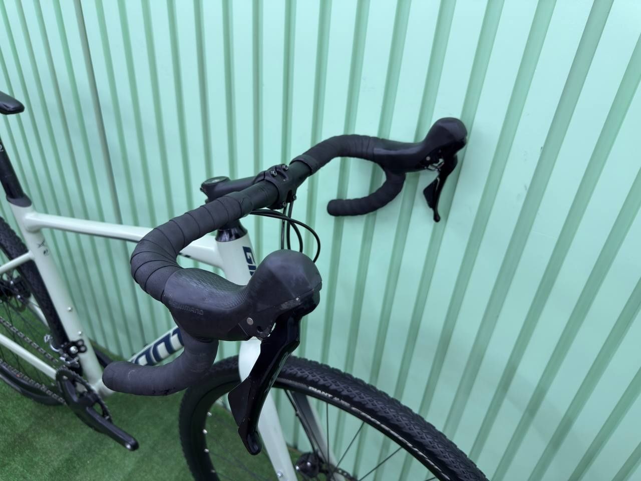 Гравійний велосипед L 28 shimano GRX Giant Revolt 1 2021рік