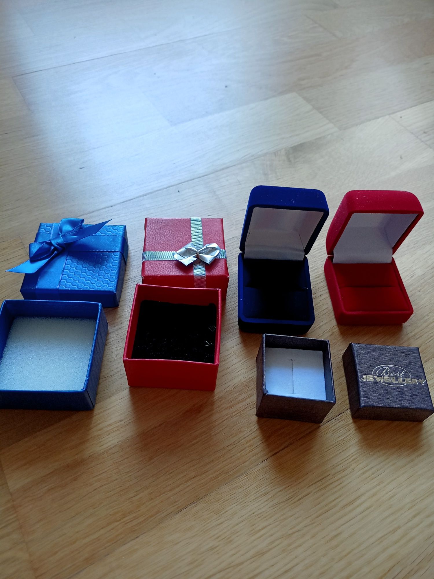 Małe pudełeczka prezentowe na biżuterię