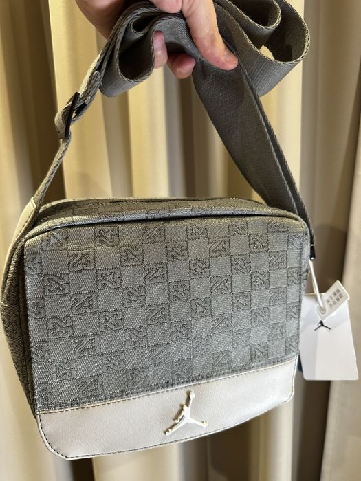Чоловічі сумки через плече Jordan Monogram в білому та сірому кольорах