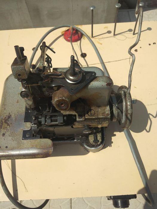 Продам оверлок , промисловий