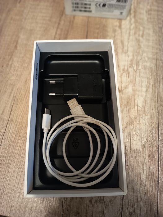 Motorola one z pękniętym wyświetlaczem.