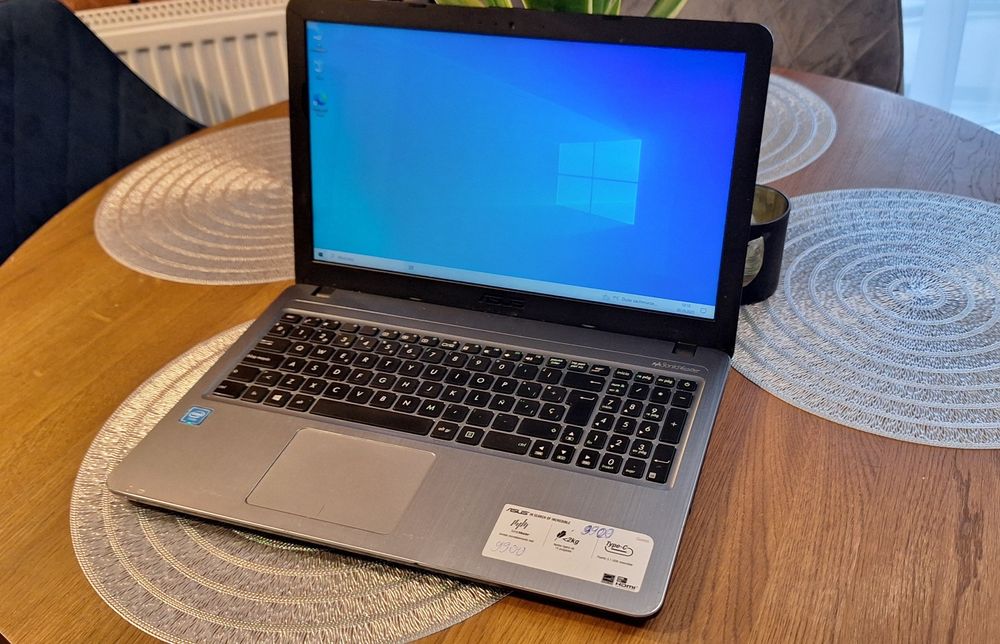 Laptop Intel/4GB RAM/DYSK 256 GB SSD/WIN 10