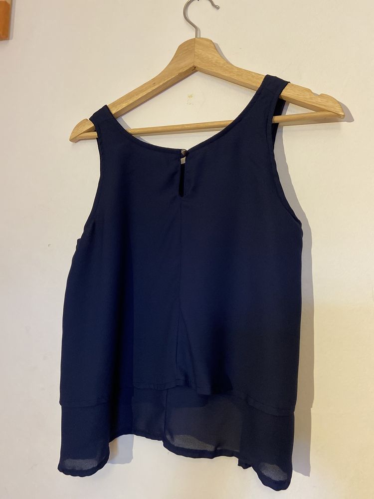 Blusa elegante azul escura