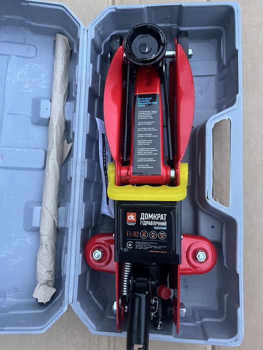 Домкрат підкотний DK 2т