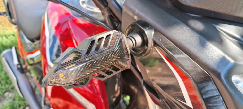 Продам повороти лед(12v) на мотоцикл тощо..