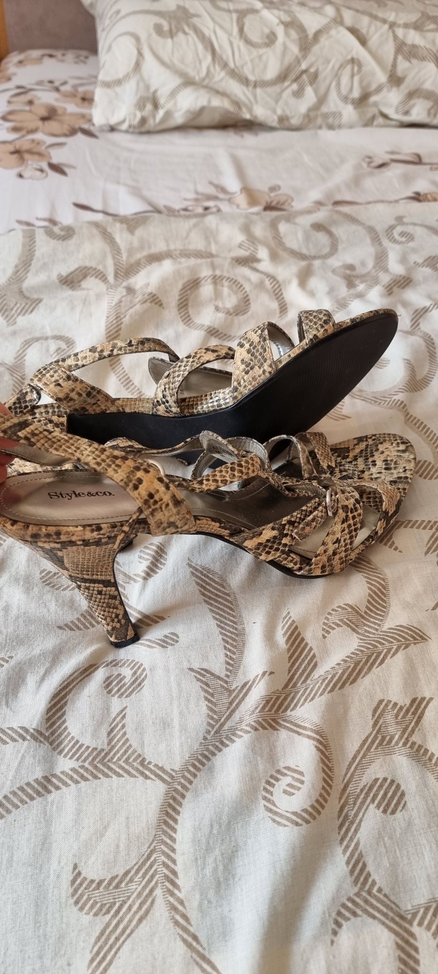 Взуття bershka  40