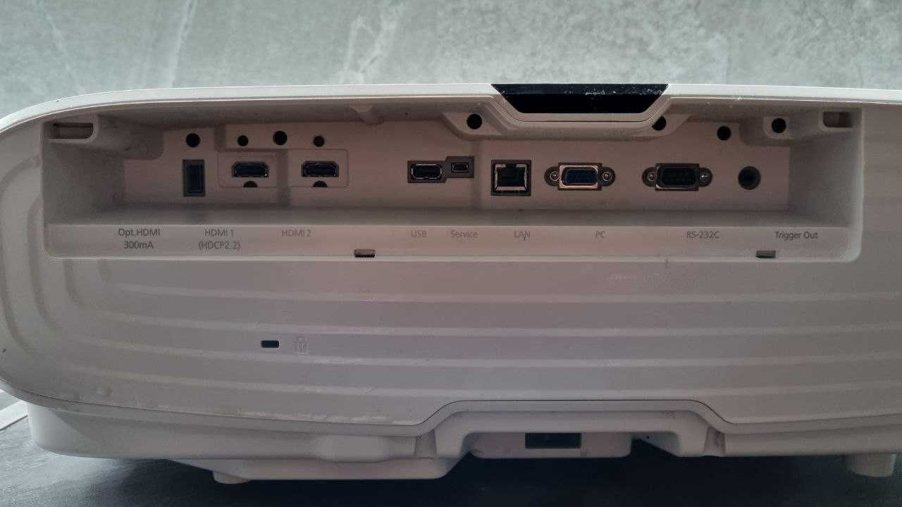 4K Epson EH-TW7400 + Epson ELPMB22