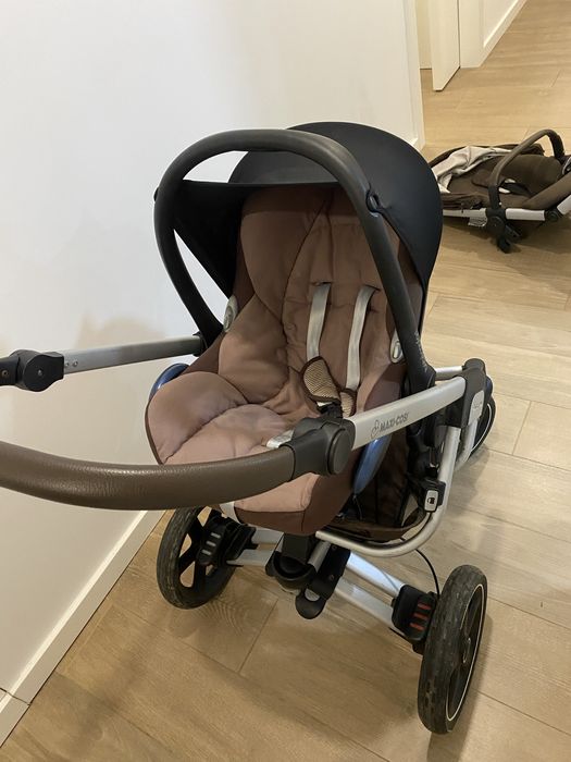 Carrinho de passeio, babycock e isofix MAXI COSI