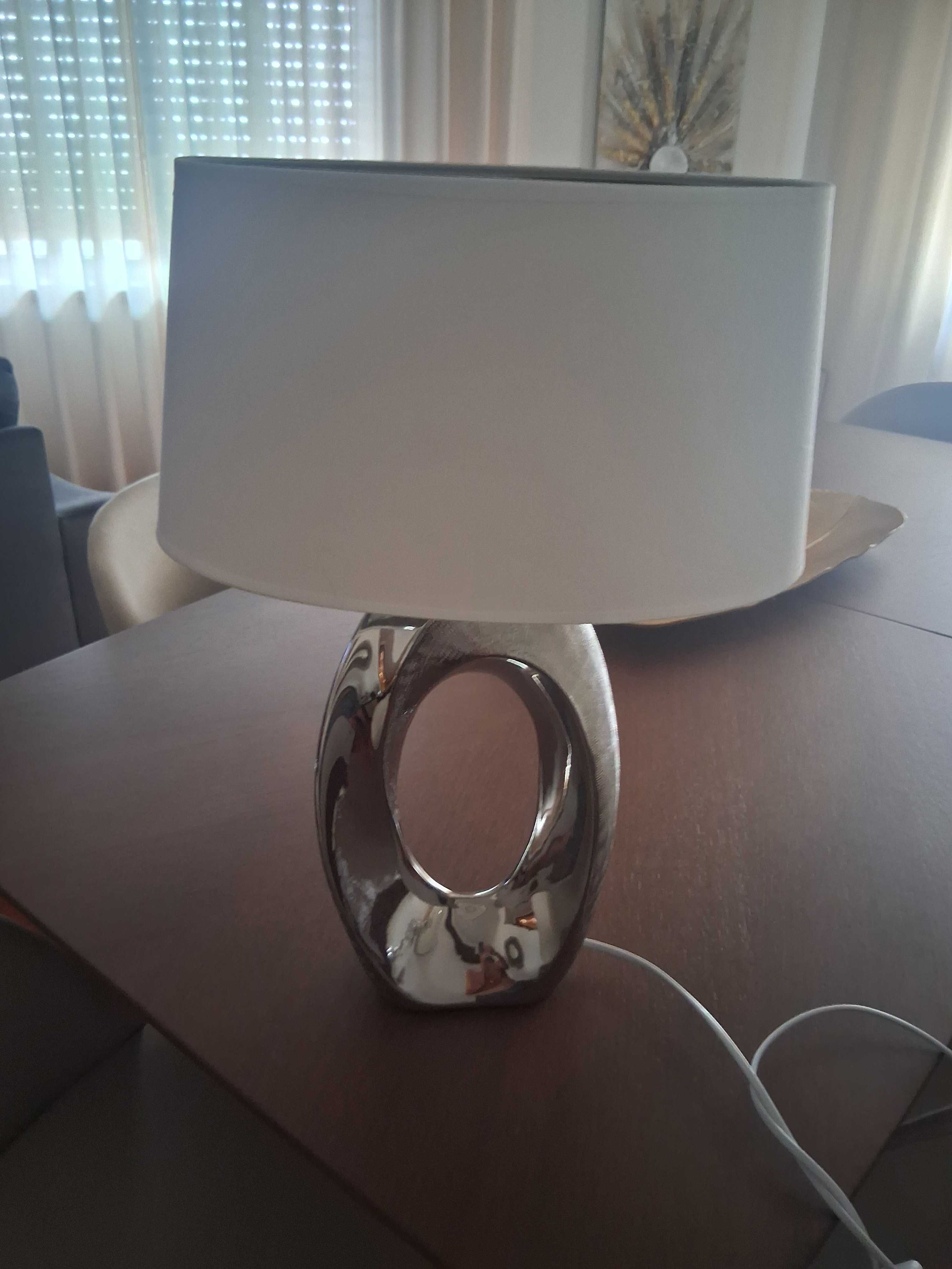 Candeeiro de mesa