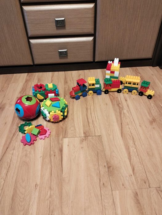 Конструктор поїзд.. Кубіки.