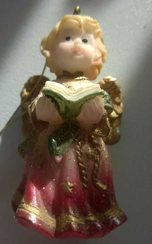 Figurki Figurka Aniołek z książką do zawieszenia na choinkę 6cm