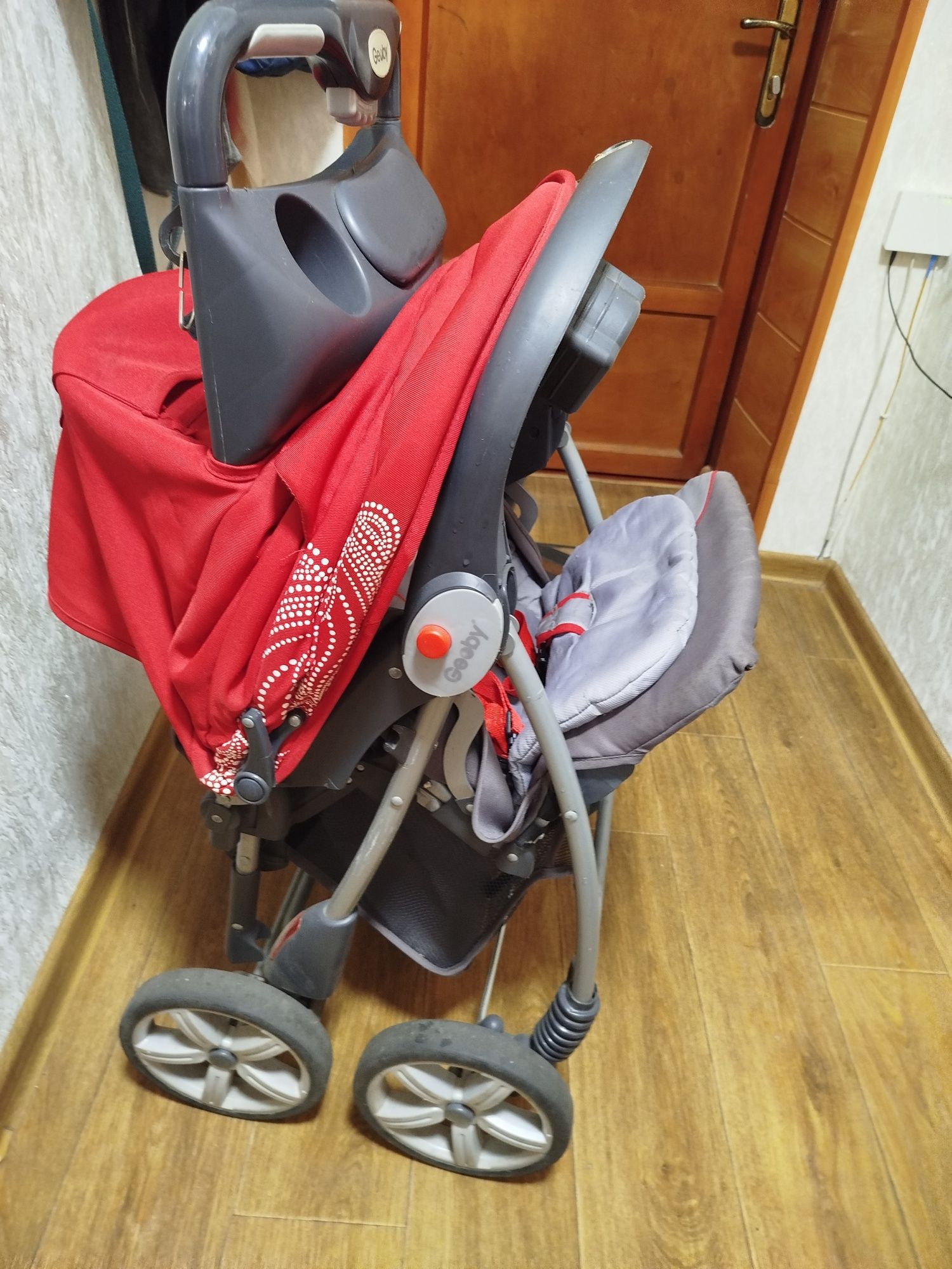 Продам коляску фирмыGeoby в хорошем состоянии.
