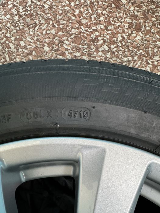 Продам оригинальный диск на камри 70 размер r17 с резиной Michelin