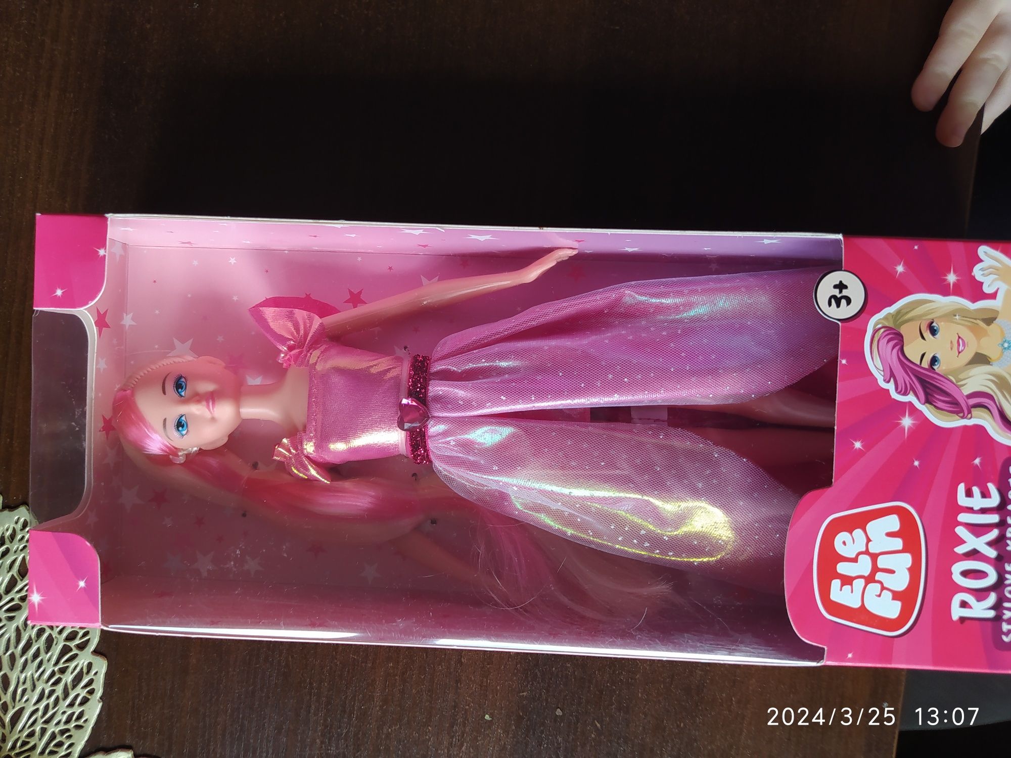 Lalka Barbie Roxie stylowe kreacje ELEFUN